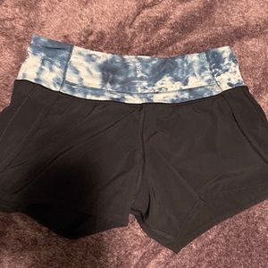 Lululemon speed ups size 4!! Worn a few times! Perfect condition tho!